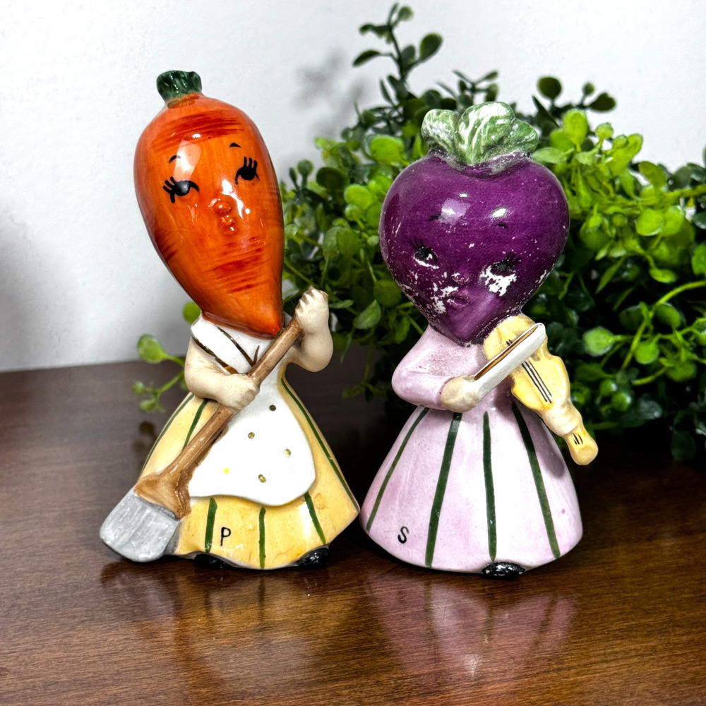 1950's Napco Salt and Pepper Shakers Carrot Beet Head Corks Japan